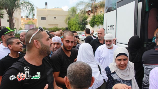 كفرقاسم -فيديو : حجا مبرور وسعيا مشكورا .. حجاج حافلة الحاج احمد الصوص تصل البلدة بسلام ودموع الفرح تغمر الجميع 